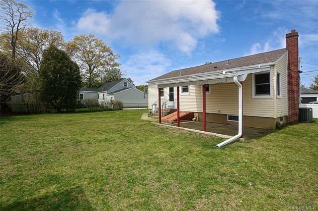 821 10th Street, West Babylon, NY 11704