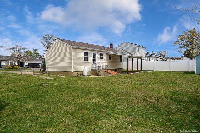 821 10th Street, West Babylon, NY 11704