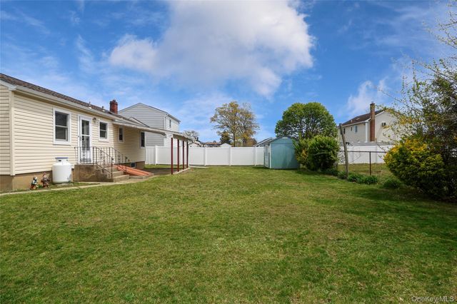 821 10th Street, West Babylon, NY 11704