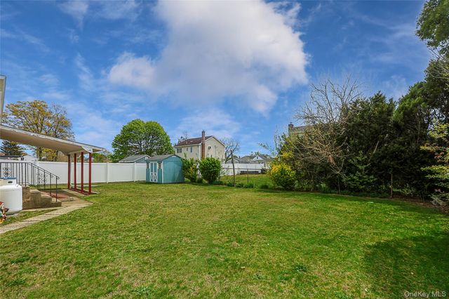 821 10th Street, West Babylon, NY 11704
