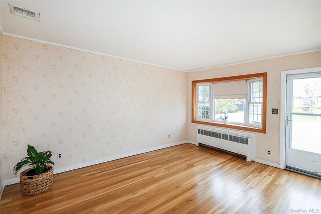 821 10th Street, West Babylon, NY 11704