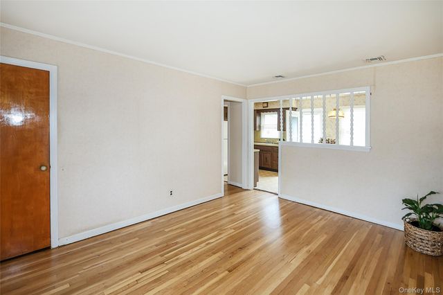 821 10th Street, West Babylon, NY 11704