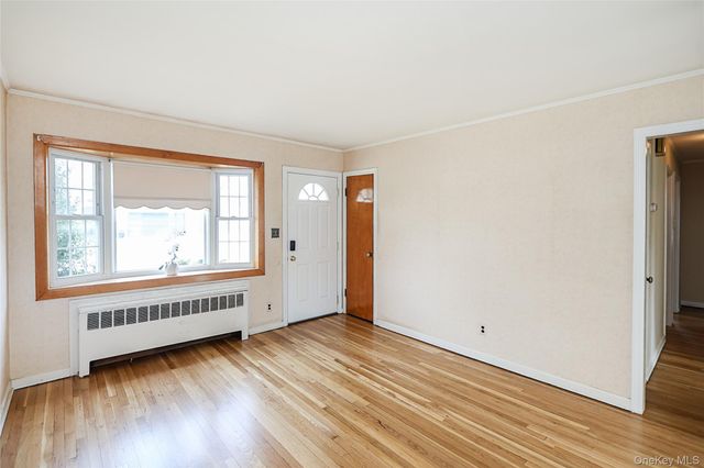 821 10th Street, West Babylon, NY 11704