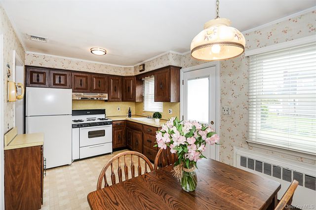 821 10th Street, West Babylon, NY 11704