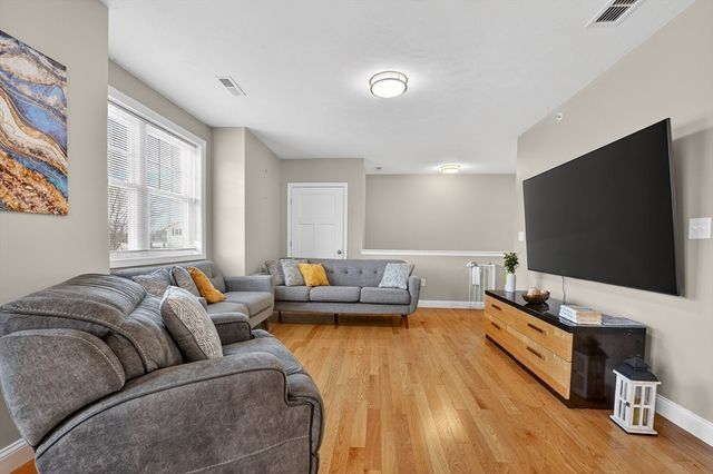 7 Gorham St 57, Chelmsford, MA 01824