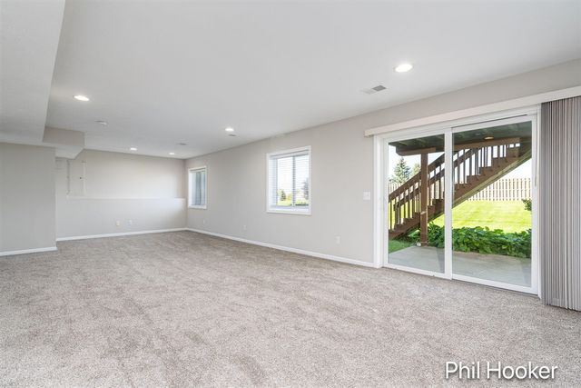 2125 Orchard Ridge Drive, Grand Rapids, MI 49534
