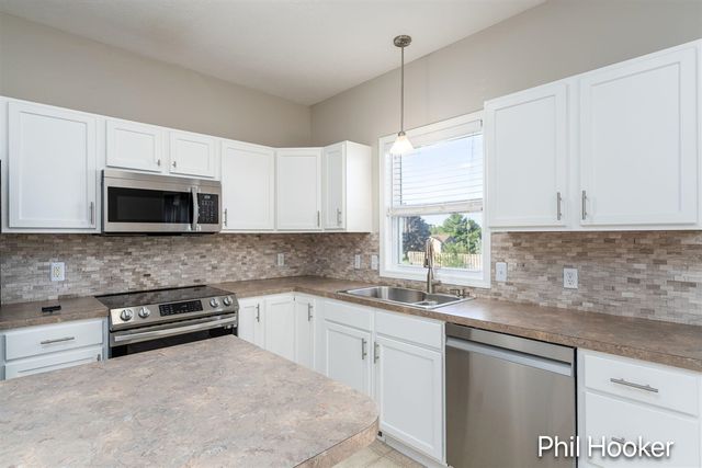 2125 Orchard Ridge Drive, Grand Rapids, MI 49534