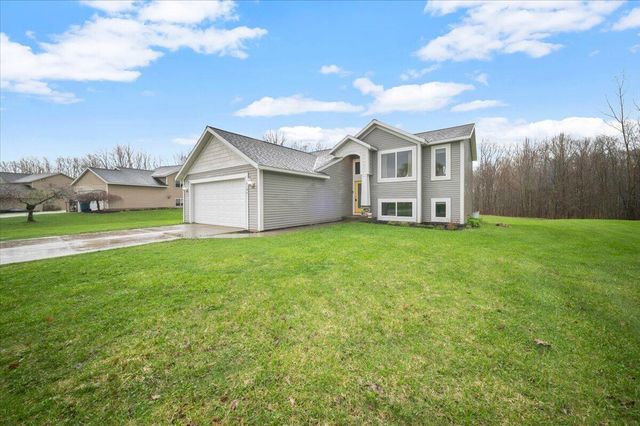 2194 Winston View Drive NE, Cedar Springs, MI 49319