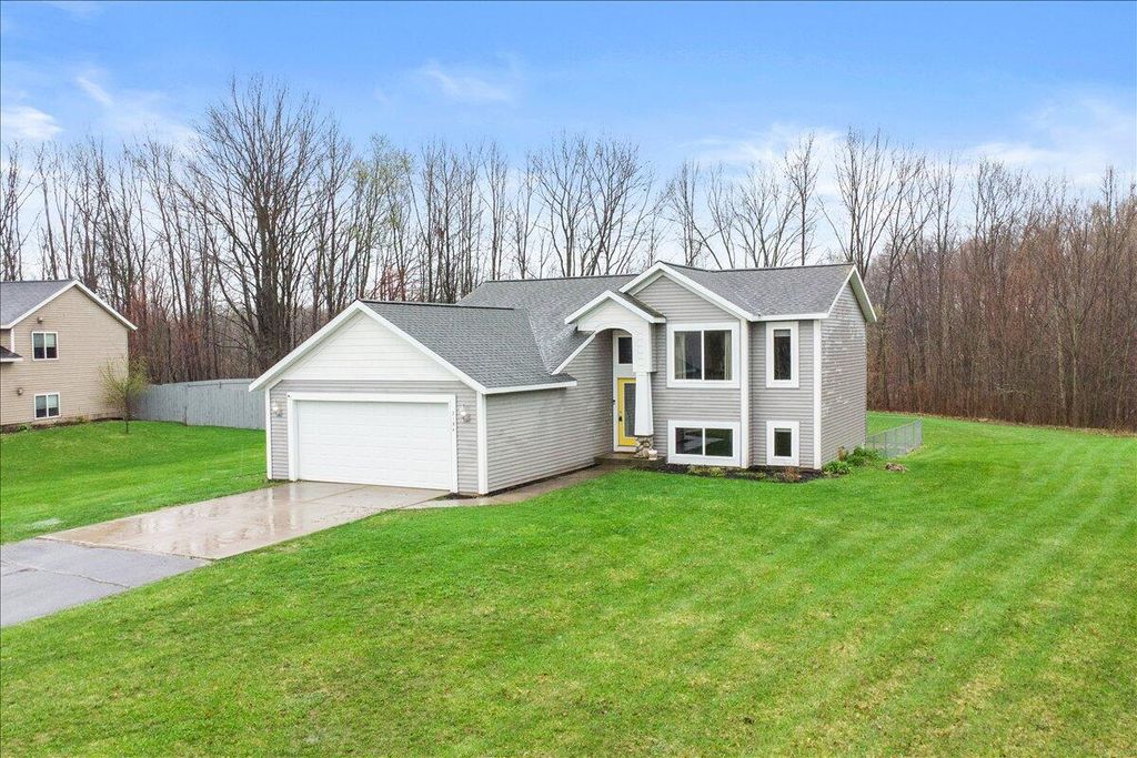 2194 Winston View Drive NE, Cedar Springs, MI 49319