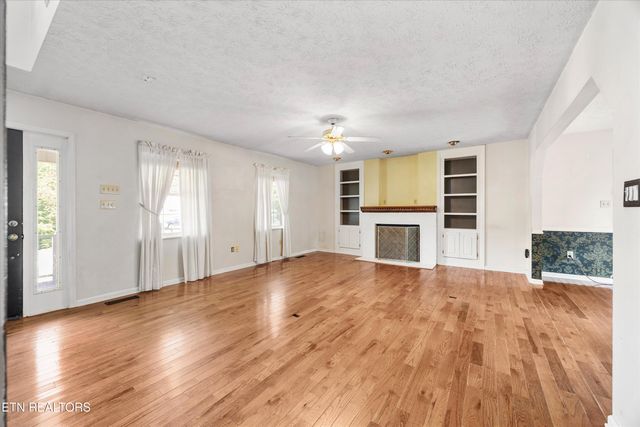 524 Emerald Ave, Kodak, TN 37764