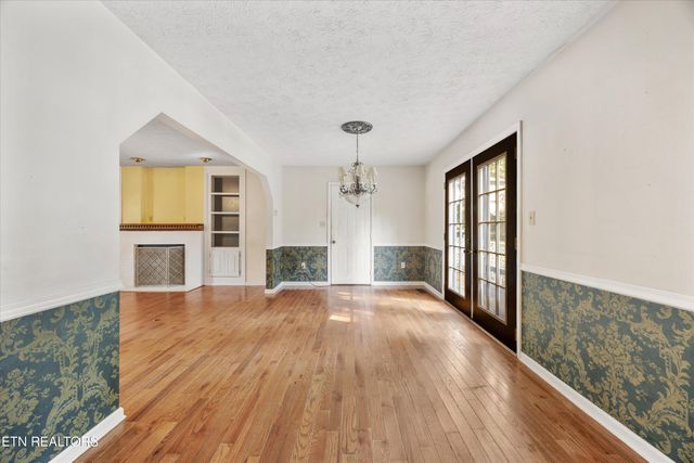 524 Emerald Ave, Kodak, TN 37764