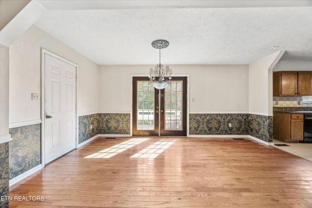 524 Emerald Ave, Kodak, TN 37764