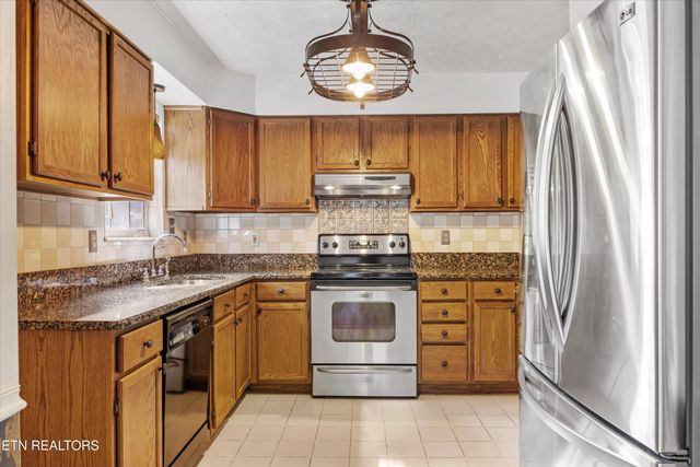 524 Emerald Ave, Kodak, TN 37764