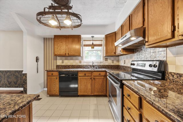 524 Emerald Ave, Kodak, TN 37764