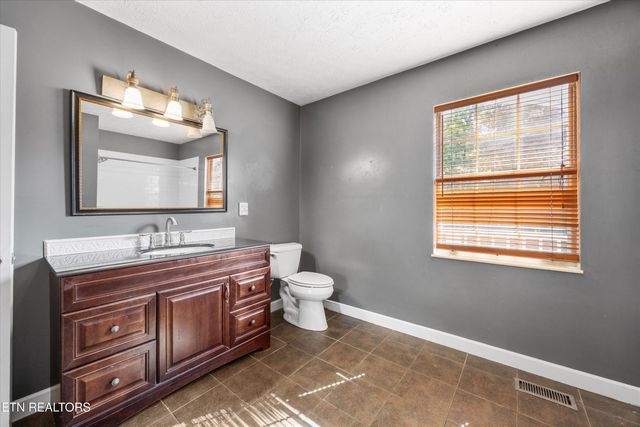 524 Emerald Ave, Kodak, TN 37764