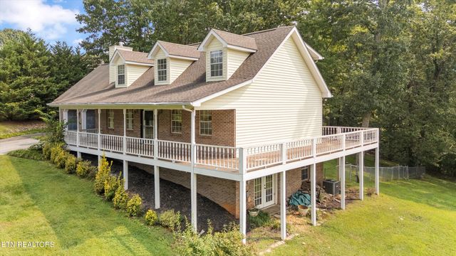 524 Emerald Ave, Kodak, TN 37764