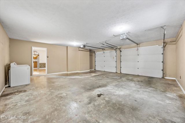 524 Emerald Ave, Kodak, TN 37764