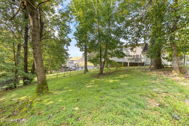 524 Emerald Ave, Kodak, TN 37764