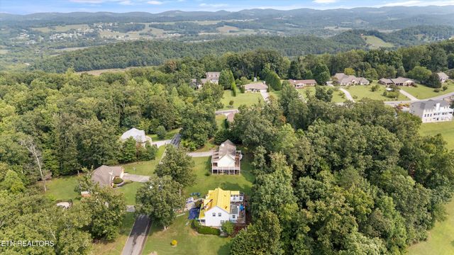 524 Emerald Ave, Kodak, TN 37764