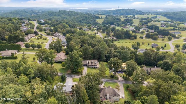524 Emerald Ave, Kodak, TN 37764