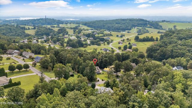 524 Emerald Ave, Kodak, TN 37764