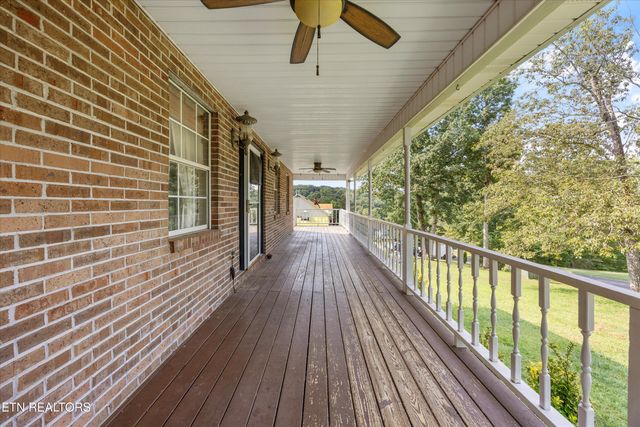 524 Emerald Ave, Kodak, TN 37764