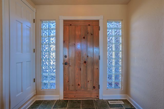 906 Tramway Lane NE, Albuquerque, NM 87122