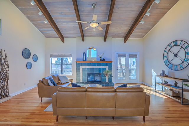 906 Tramway Lane NE, Albuquerque, NM 87122