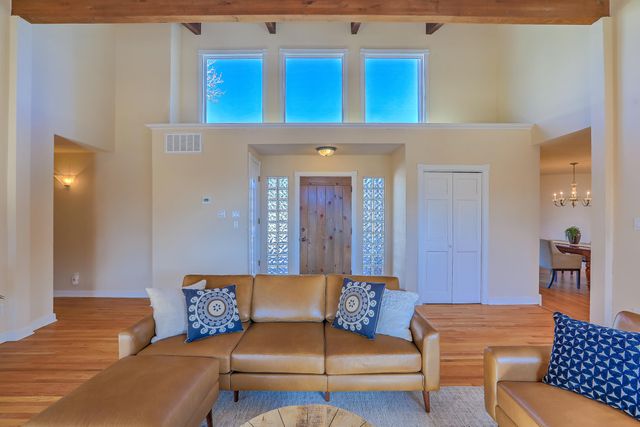 906 Tramway Lane NE, Albuquerque, NM 87122