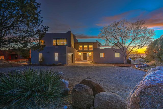 906 Tramway Lane NE, Albuquerque, NM 87122