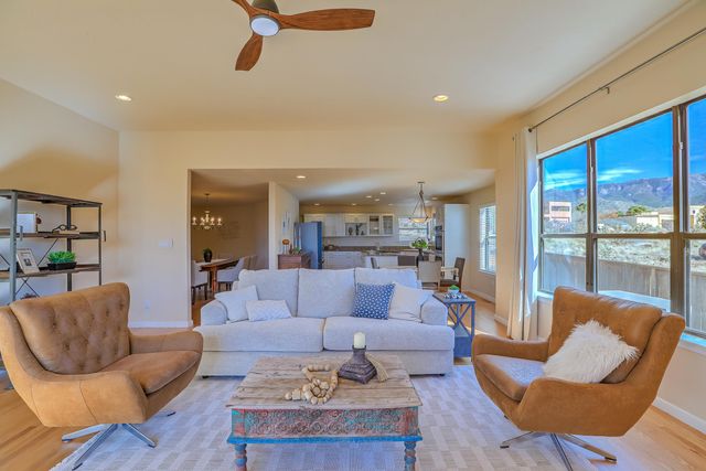 906 Tramway Lane NE, Albuquerque, NM 87122