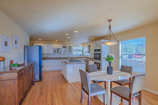 906 Tramway Lane NE, Albuquerque, NM 87122