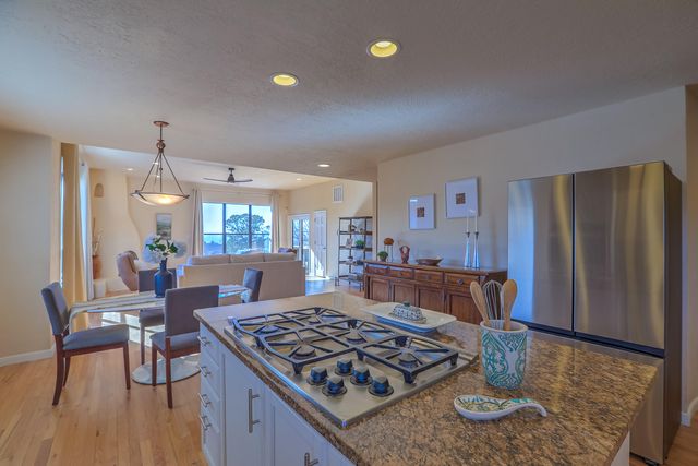 906 Tramway Lane NE, Albuquerque, NM 87122