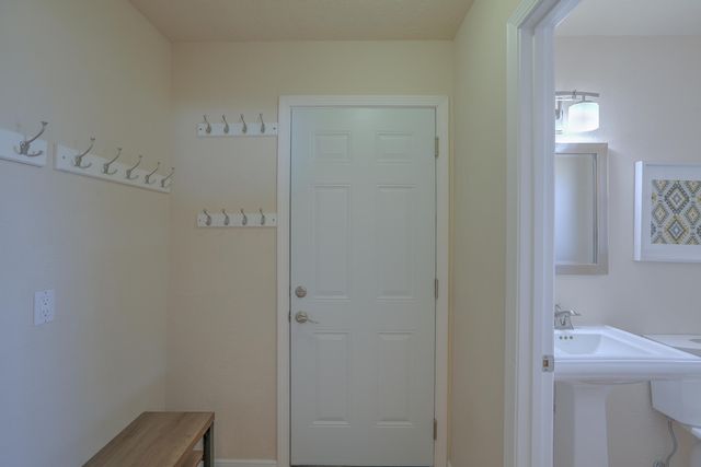 906 Tramway Lane NE, Albuquerque, NM 87122