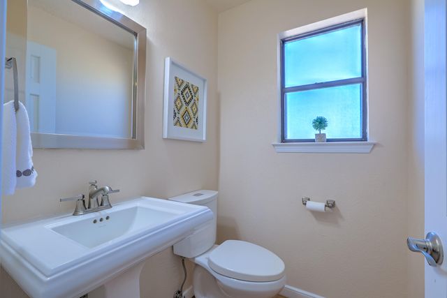 906 Tramway Lane NE, Albuquerque, NM 87122