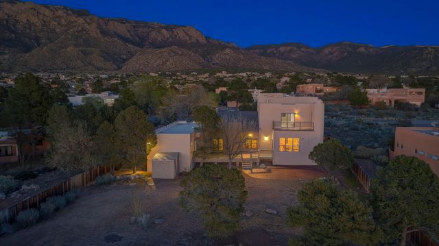 906 Tramway Lane NE, Albuquerque, NM 87122