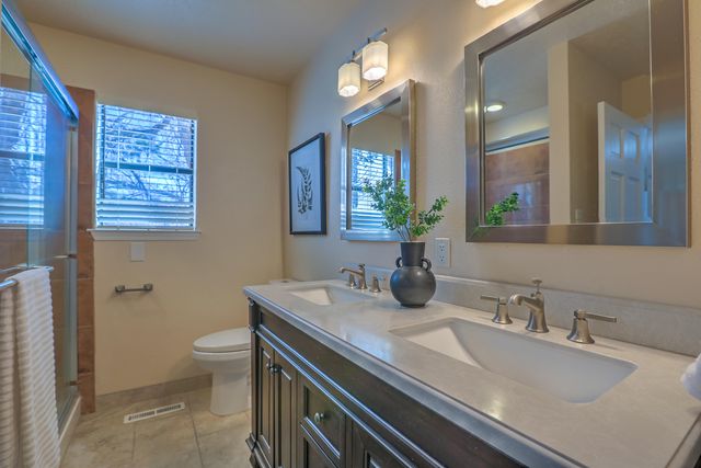 906 Tramway Lane NE, Albuquerque, NM 87122