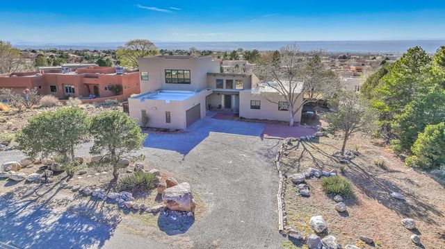 906 Tramway Lane NE, Albuquerque, NM 87122