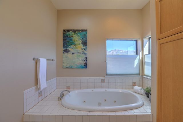 906 Tramway Lane NE, Albuquerque, NM 87122