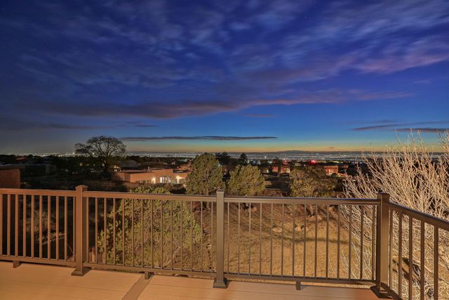 906 Tramway Lane NE, Albuquerque, NM 87122