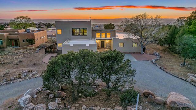 906 Tramway Lane NE, Albuquerque, NM 87122