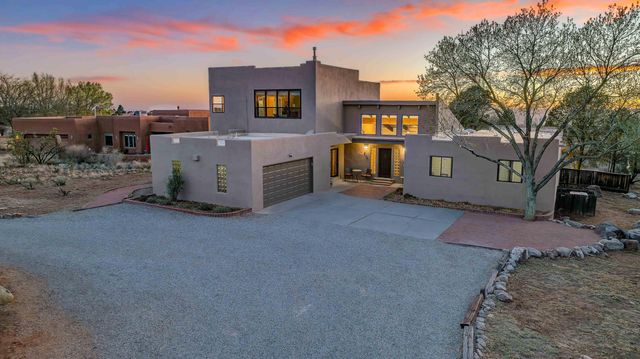 906 Tramway Lane NE, Albuquerque, NM 87122