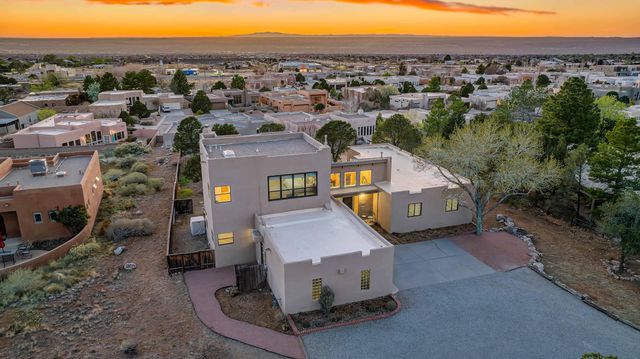 906 Tramway Lane NE, Albuquerque, NM 87122