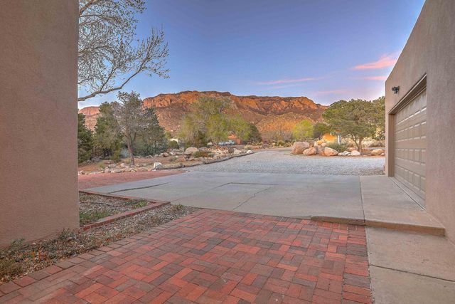 906 Tramway Lane NE, Albuquerque, NM 87122