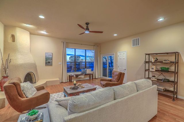 906 Tramway Lane NE, Albuquerque, NM 87122