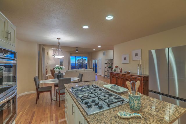 906 Tramway Lane NE, Albuquerque, NM 87122