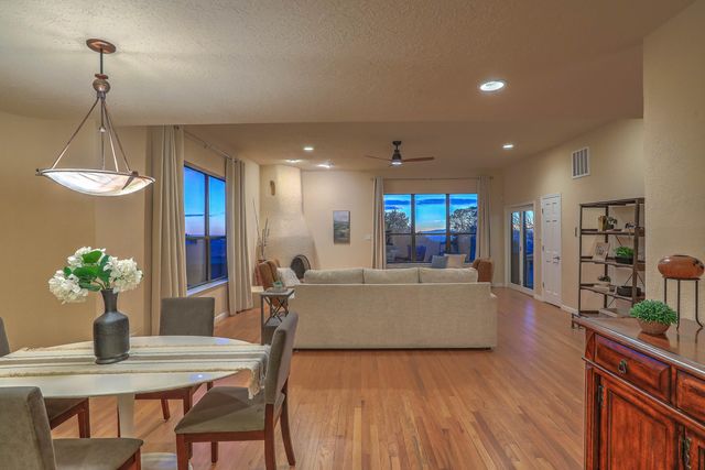 906 Tramway Lane NE, Albuquerque, NM 87122