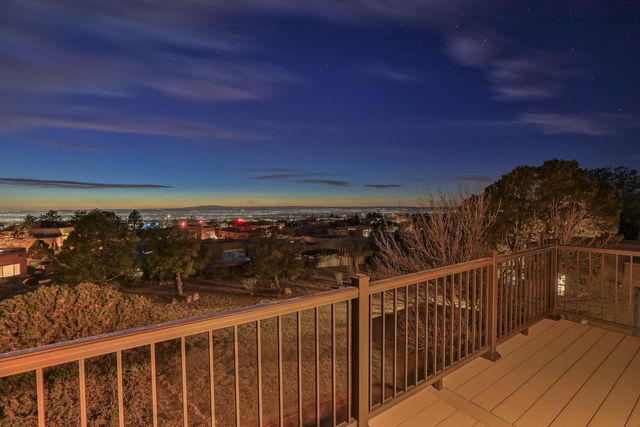 906 Tramway Lane NE, Albuquerque, NM 87122