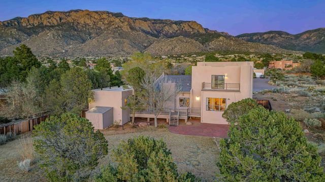 906 Tramway Lane NE, Albuquerque, NM 87122