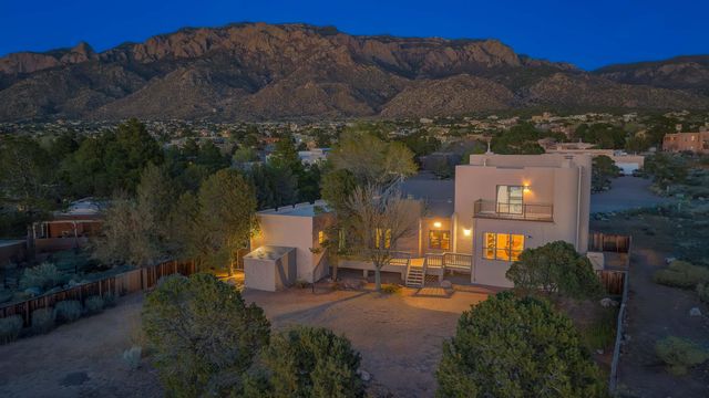 906 Tramway Lane NE, Albuquerque, NM 87122